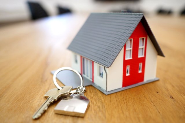 An image of a toy house and a key on a keychain