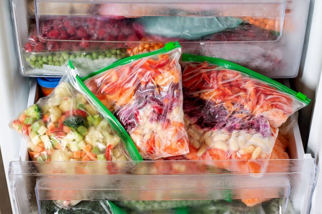 An image of bags of vegetables in the refrigerator 
