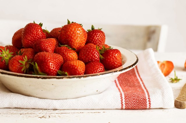 An image of a bowl of strawberries
