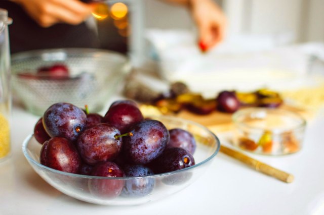 An image of a bowl of red grapes