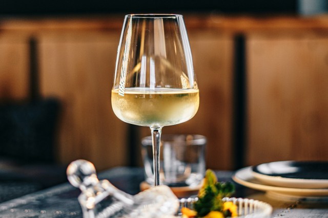 An image of a glass of white wine