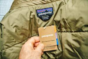 Person holding the tag of a Patagonia jacket