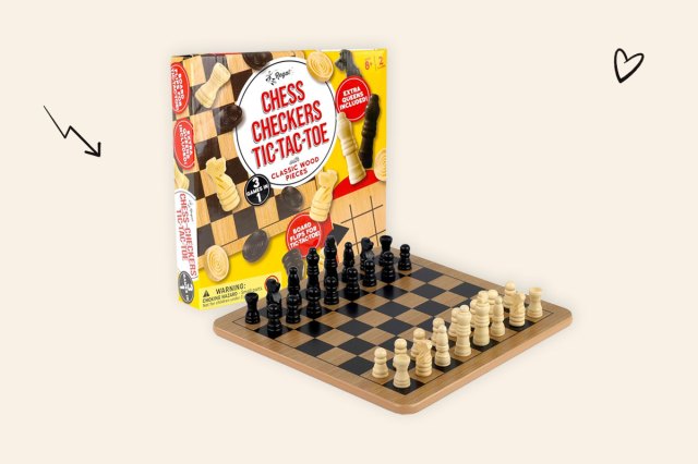 An image of a chess board and box