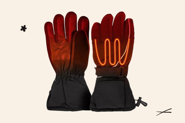 An image of the ActionHeat womens snow gloves