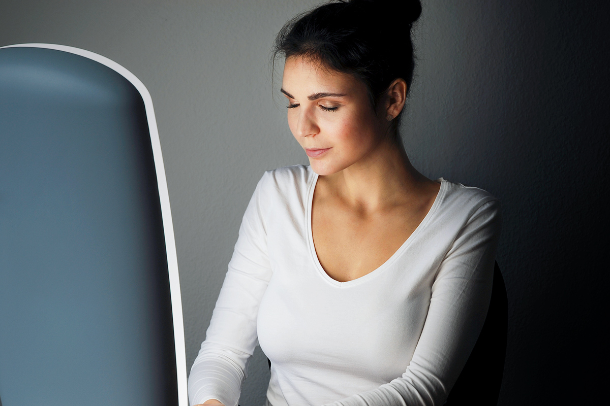Woman enjoying light therapy during seasonal depression 